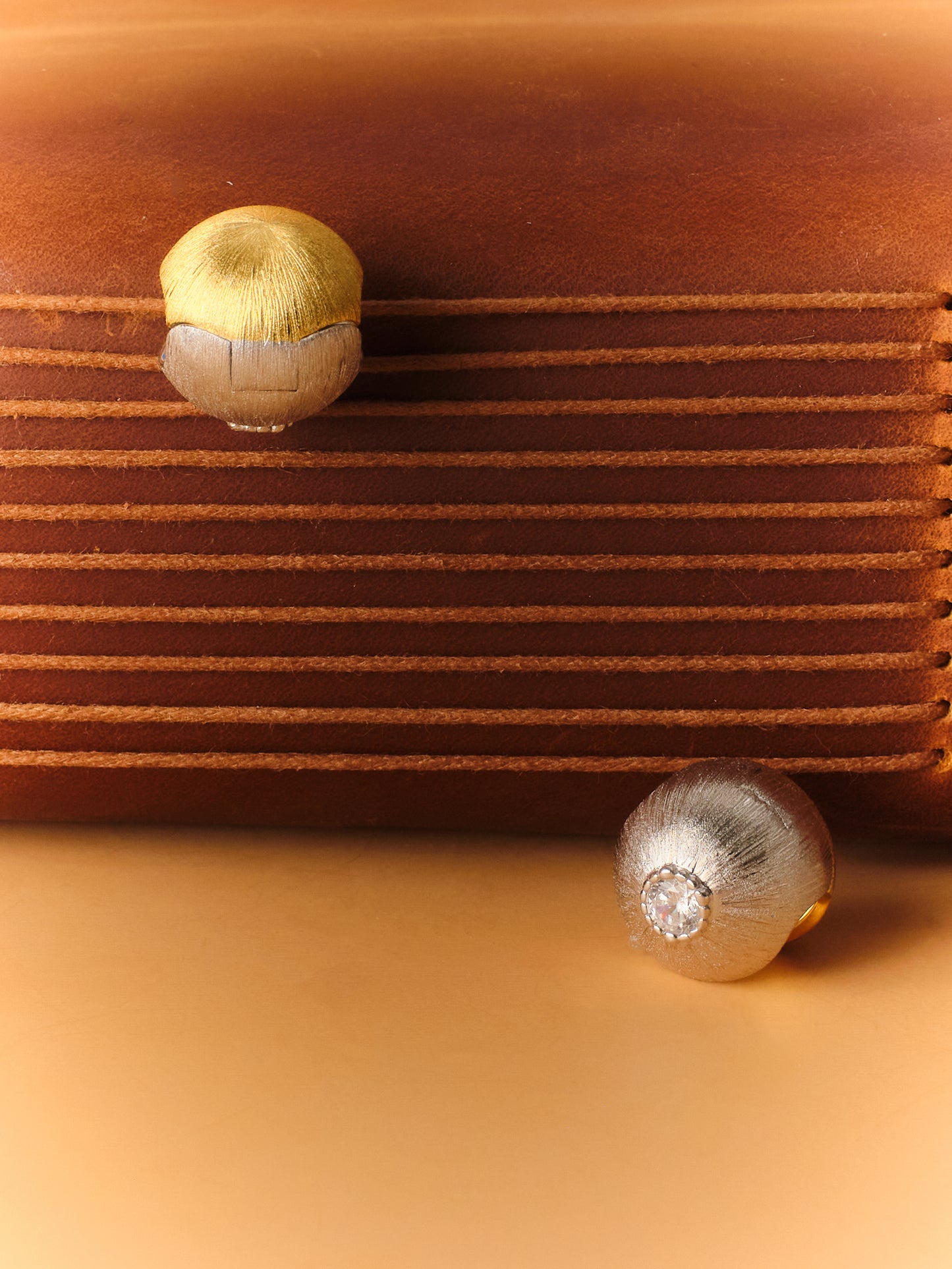LUEUR Éclat d'Œuf double-sided Sphere Earring