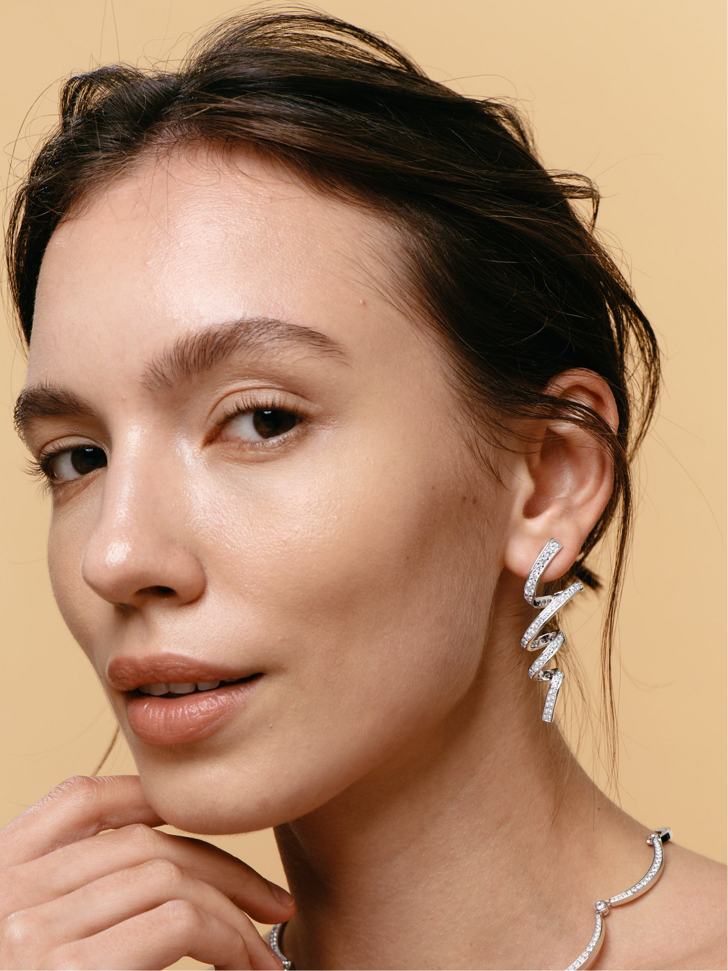Ribbon Pavé Earring