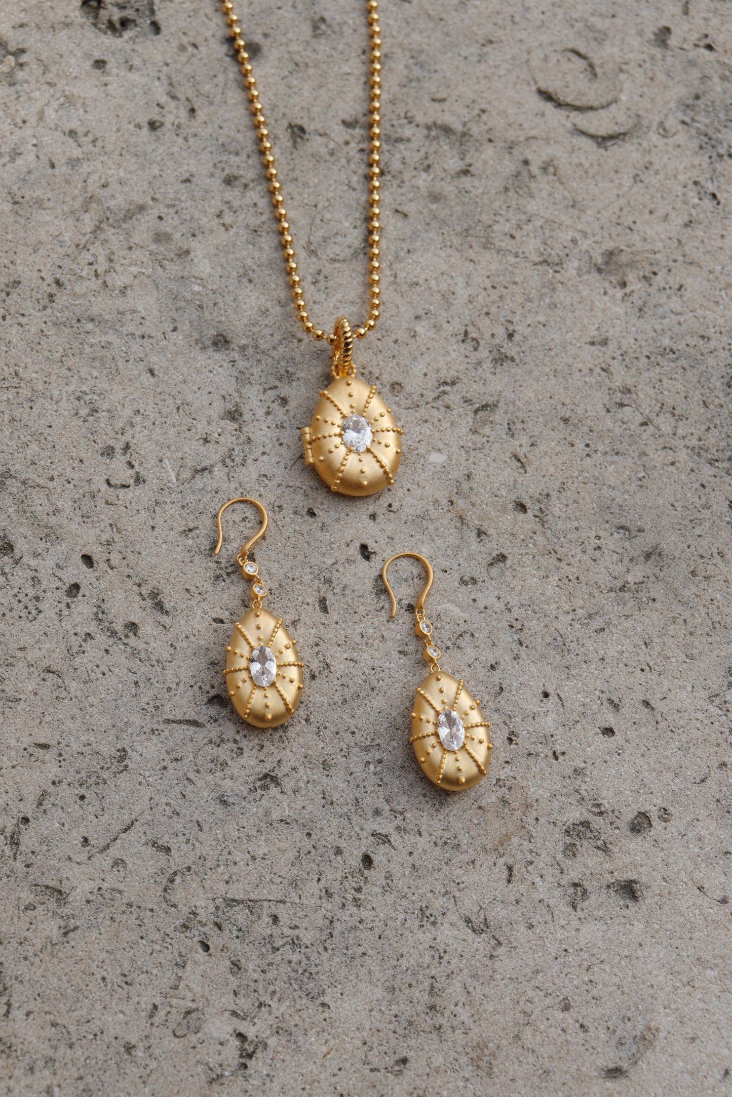 LUEUR Éclat d'Œuf Opening Pendant 24K Gold Plating