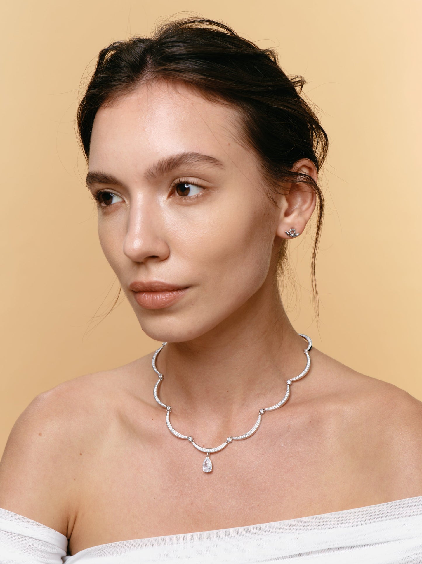 Courbette Earstud