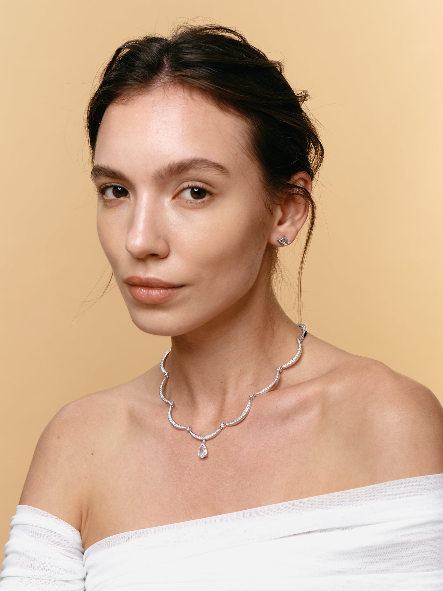 Courbette Earstud