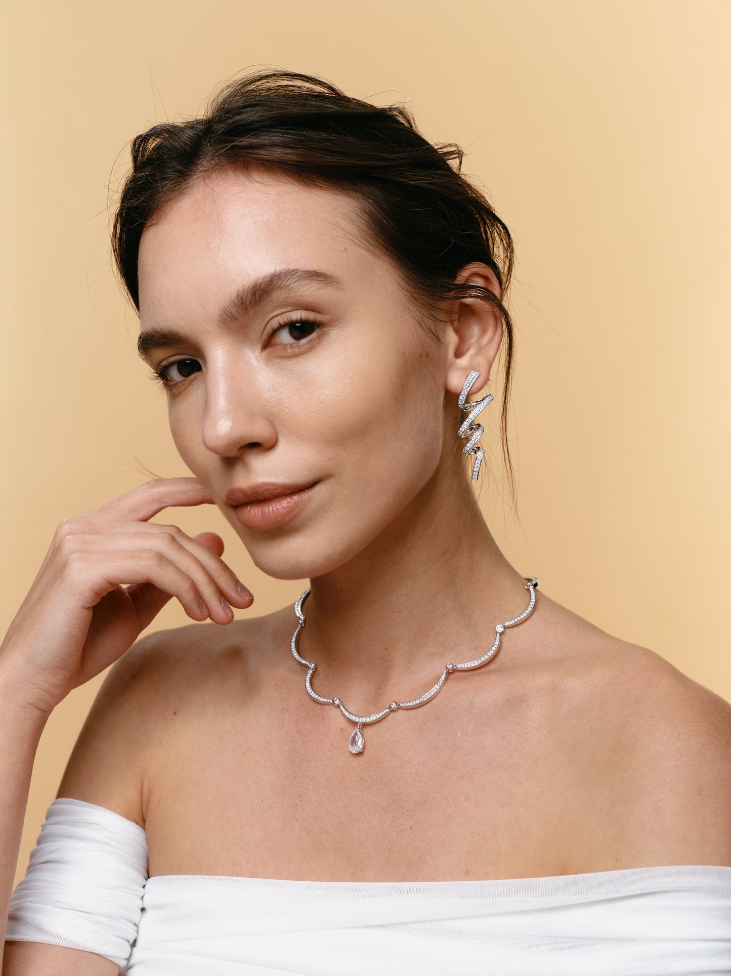 Ribbon Pavé Earring